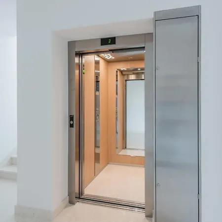Apartment Tesi *