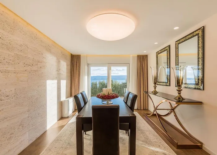 Tesi Διαμέρισμα